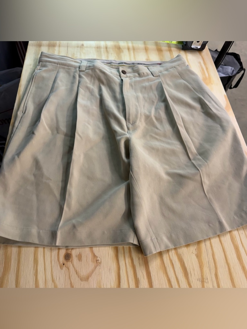 Tommy Bahama Light Khaki Flat Front‎ Men’s  100# Silk Shorts